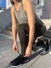 Load image into Gallery viewer, 2 in 1 Scale Sports Bra and Vest